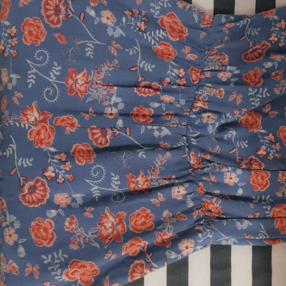 A jumper. - Picture 2 of 3